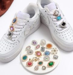Shoelace-buckle-accessories-sneakers-buckle-gems-sneakers-buckle-decorative-accessories-diamonds-300x300
